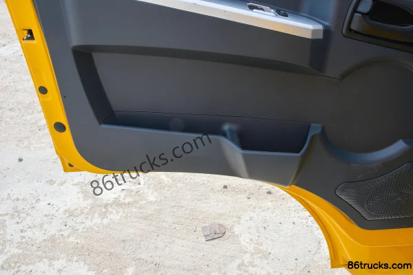 Kama Kaijie GM1 2.5L Diesel 137hp 4X2(6 wheels) WLY 8-Speed 3.2m Single Row Dump Truck Cab (3) | 86Trucks