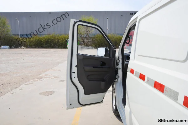 Kama Junhang ES6 3,2T 2 places 4,865m véhicule utilitaire fermé électrique pur 41,932kWh Cabine (1) | 86Trucks