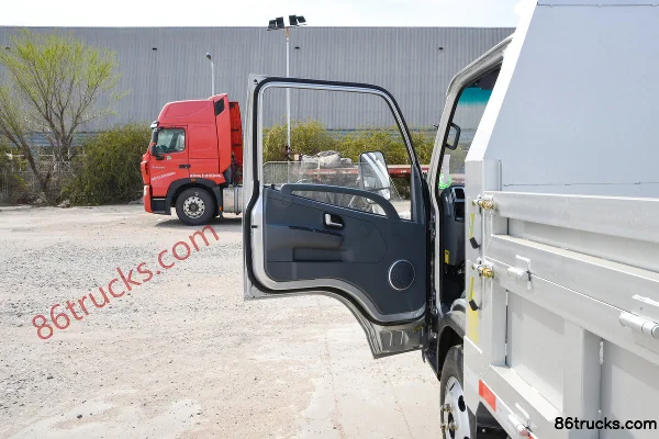 Kama GK3 2L Diesel 102 hp 4X2(6 wheels) WLY 5-speed 2.65m Single Row Dump Truck Cab (1) | 86Trucks