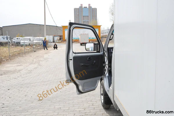 Dongfeng T3 (formerly Xiaobawang W) 1.3L 91hp 4X2(6 wheels) 3.05m single-row box light truck (single rear wheel) (China VI) Cab (1) | 86Truc