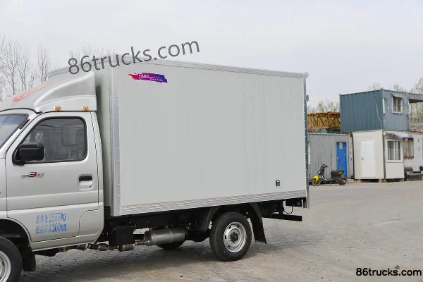 Dongfeng T3 (formerly Xiaobawang W) 1.3L 91hp 4X2(6 wheels) 3.05m single-row box light truck (single rear wheel) (China VI) Body (1) | 86Tru