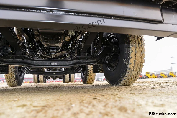 Dongfeng Commercial Vehicle 350hp 8X4(12 wheels) Tianlong KL power vehicle chassis (3) | 86Trucks