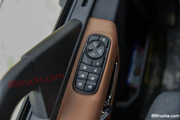 Dongfeng Commercial Vehicle Tianjin KR 4.8L 260hp 4X2(6 wheels) 7.7m crew cab van cargo truck (3) | 86Trucks