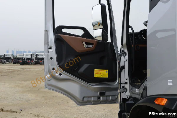 Dongfeng Commercial Vehicle Tianjin KR 4.8L 260hp 4X2(6 wheels) 7.7m crew cab van cargo truck (2) | 86Trucks