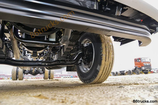 Dongfeng Commercial Vehicle Tianjin KR 4.8L 260hp 4X2(6 wheels) 7.7m crew cab van cargo truck Chassis (3) | 86Trucks