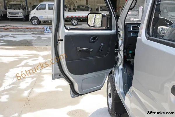 Dongfeng Xiaobawang W08 1.3L 91 hp 4X2(6 wheels) Gasoline 2.5m Double Row Flatbed Mini Truck (Single Rear Tire) Cab (2) | 86Trucks