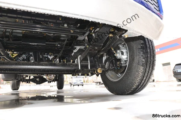 Dongfeng Xiaobawang W08 1.3L 91 hp 4X2(6 wheels) Gasoline 2.5m Double Row Flatbed Mini Truck (Single Rear Tire) Chassis (3) | 86Trucks