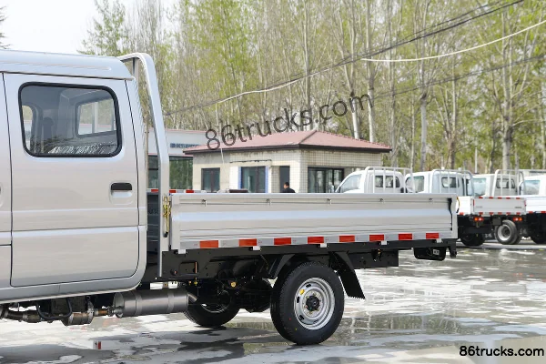Dongfeng Xiaobawang W08 1.3L 91 hp 4X2(6 wheels) Gasoline 2.5m Double Row Flatbed Mini Truck (Single Rear Tire) Body (2) | 86Trucks