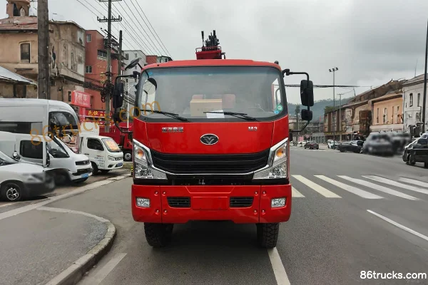 Sinotruk Warrior M3 190 hp 4X4(6 wheels) Fast Gear 10-Speed 4m Clamshell Garbage Truck Exterior (2) | 86Trucks