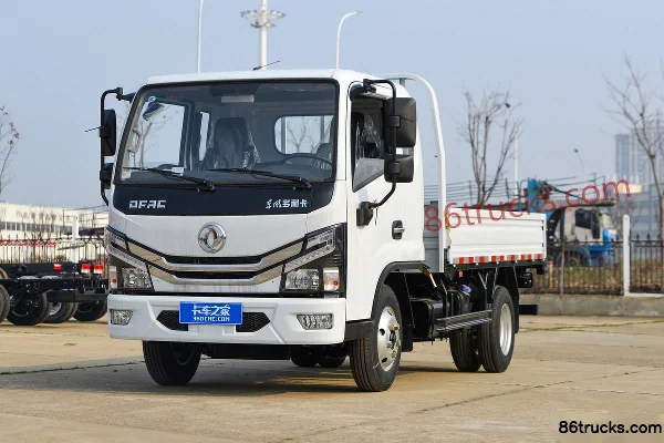 Dongfeng Duolika D5 68hp 4X2(6 wheels) 3.4m Single Row Flatbed Light Truck Exterior (3) | 86Trucks