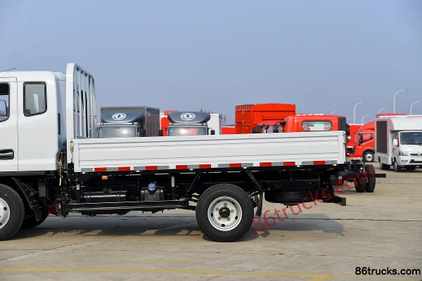 Dongfeng Duolika D5 68hp 4X2(6 wheels) 3.4m Single Row Flatbed Light Truck Body (2) | 86Trucks