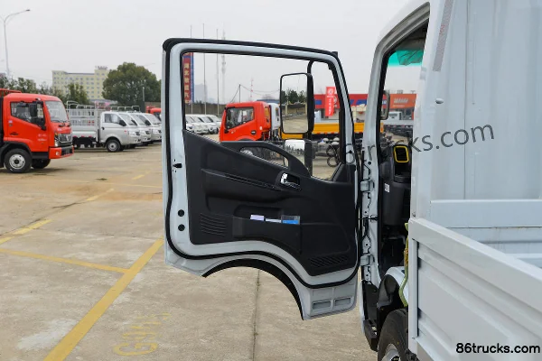 Dongfeng Duolika D5 Ruineng Edition 88 hp 4X2(6 wheels) 3.4m Half-row Van Sales Truck (Air Brake) Cab (1) | 86Trucks