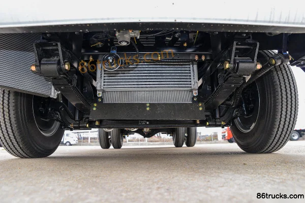 Dongfeng Duolika D5 Ruineng Edition 88 hp 4X2(6 wheels) 3.4m Half-row Van Sales Truck (Air Brake) Chassis (1) | 86Trucks