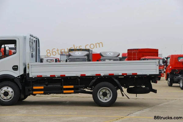 Dongfeng Duolika D5 Ruineng Edition 88 hp 4X2(6 wheels) 3.4m Half-row Van Sales Truck (Air Brake) Body (2) | 86Trucks