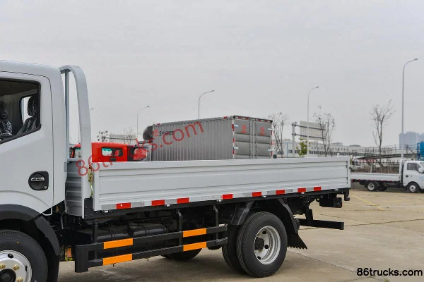 Dongfeng Duolika D5 Ruineng Edition 88 hp 4X2(6 wheels) 3.4m Half-row Van Sales Truck (Air Brake) Body (1) | 86Trucks