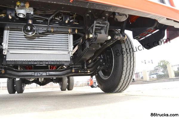 Dongfeng D6-M version surpuissante 2,3L diesel 142 ch 4X2(6 roues) WLY 6 vitesses 4,17 m camion léger à plateau cabine simple Châssis (3)