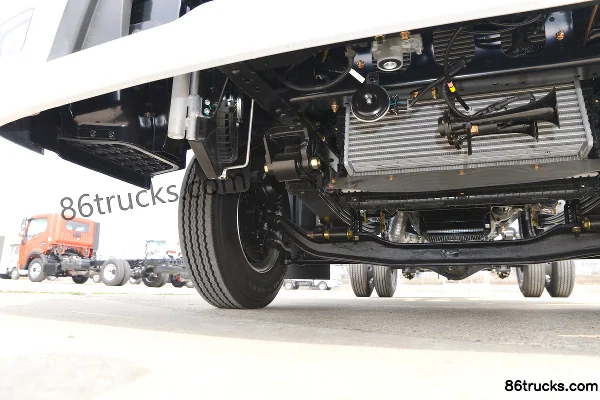 Dongfeng Kangluwei Wide Body 2.5L Diesel 180hp 4X2(6 wheels) Fast Gear 8-Speed 4.17m Single Row Stake Truck Chassis (2) | 86Trucks