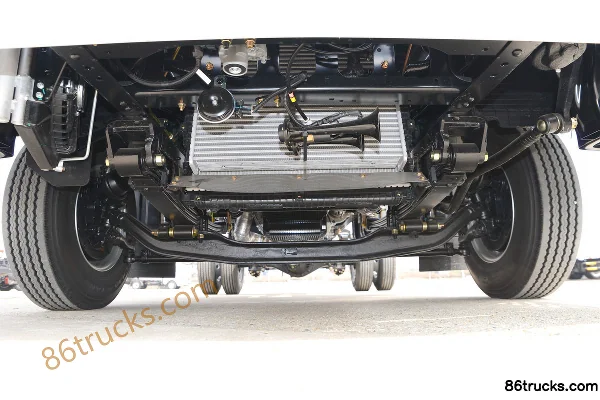 Dongfeng Kangluwei Wide Body 2.5L Diesel 180hp 4X2(6 wheels) Fast Gear 8-Speed 4.17m Single Row Stake Truck Chassis (1) | 86Trucks