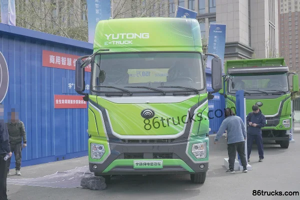 Yutong T-Series 6X4(10 wheels) Pure Electric Tractor Truck 801kWh Exterior (2) | 86Trucks