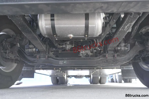 Yutong T-Series 6X4(10 wheels) Pure Electric Tractor Truck 801kWh Chassis (1) | 86Trucks