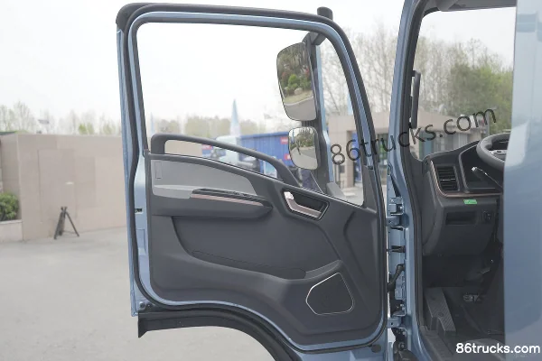 Yutong T5 Shenxing Series 4.2m Single-Row Electric Panel Van 176kWh 4X2(6 wheels) Cab (1) | 86Trucks