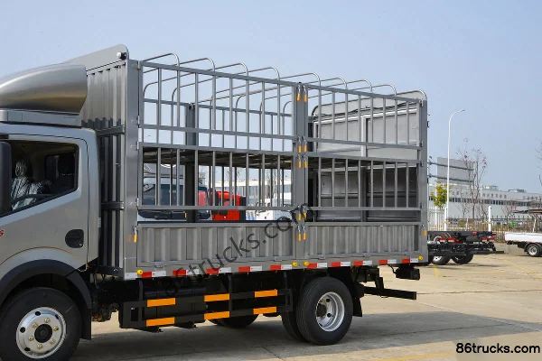 Dongfeng Kangluwei Wide Body 2.5L diesel 180 hp 4X2(6 wheels) Fast Gear 8-speed 3.825m half-row stake truck (1) | 86Trucks