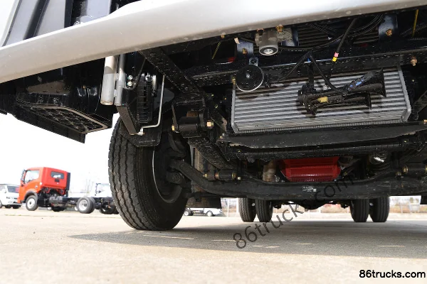 Dongfeng D6-L diesel 180 ch 4X2(6 roues) 4,17 m cabine simple fourgon léger Châssis (2) | 86Trucks
