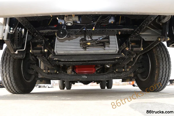 Dongfeng D6-L diesel 180 ch 4X2(6 roues) 4,17 m cabine simple fourgon léger Châssis (1) | 86Trucks