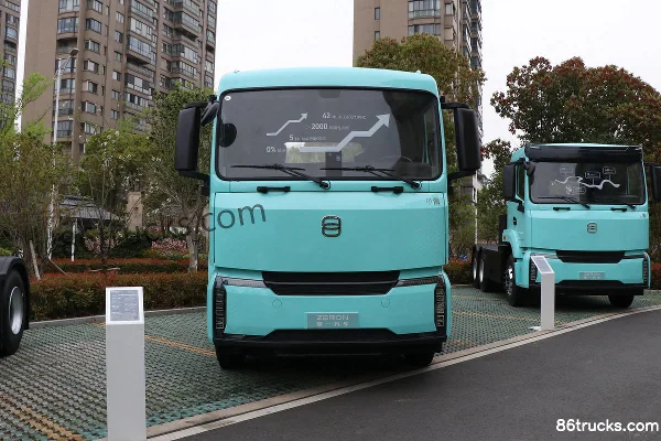 Lingyi Auto Xiaoman 400Z version standard 6X4(10 roues) tracteur routier électrique pur CALB 422,87kWh Extérieur (3) | 86Trucks