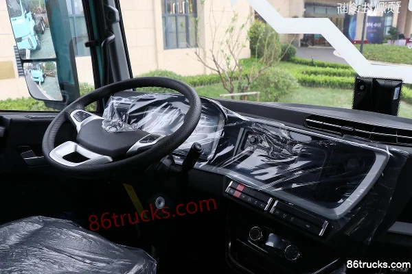 Lingyi Auto Xiaoman 400Z version standard 6X4(10 roues) tracteur routier électrique pur CALB 422,87kWh Cabine (3) | 86Trucks