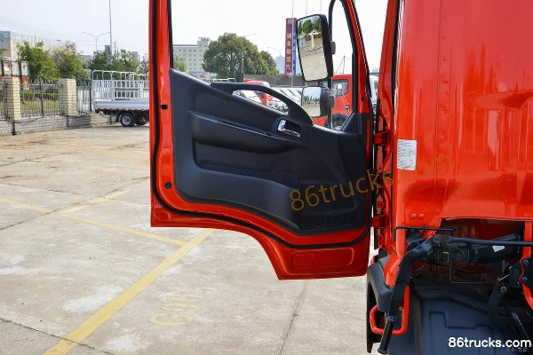 Dongfeng Xingyun K6-L 2.5L Diesel 155 hp 4X2(6 wheels) WLY 6-Speed 4.2m Single Row Cage Light Truck Cab (2) | 86Trucks