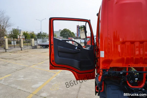 Dongfeng Xingyun K6-L 2.5L Diesel 155 hp 4X2(6 wheels) WLY 6-Speed 4.2m Single Row Cage Light Truck Cab (1) | 86Trucks