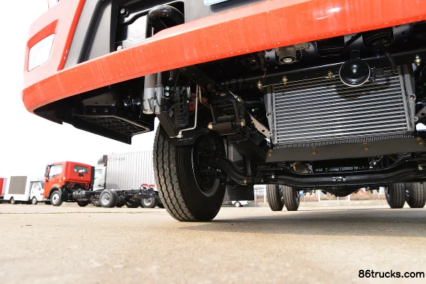 Dongfeng Xingyun K6-L 2.5L Diesel 155 hp 4X2(6 wheels) WLY 6-Speed 4.2m Single Row Cage Light Truck Chassis (2) | 86Trucks