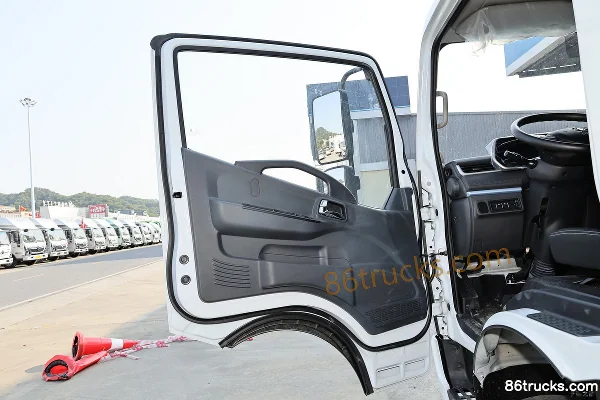 Dongfeng EV350 PRO 2024 Model 4.5T 4.2m Single Row Pure Electric Box Light Truck 100.464kWh 4X2(6 wheels) Cab (2) | 86Trucks