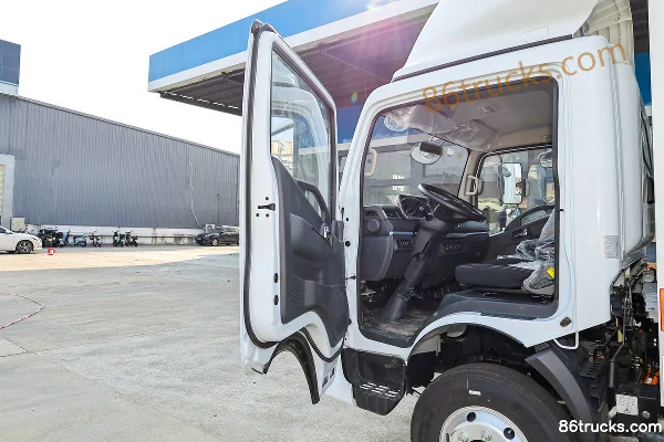 Dongfeng EV350 PRO 2024 Model 4.5T 4.2m Single Row Pure Electric Box Light Truck 100.464kWh 4X2(6 wheels) Cab (1) | 86Trucks