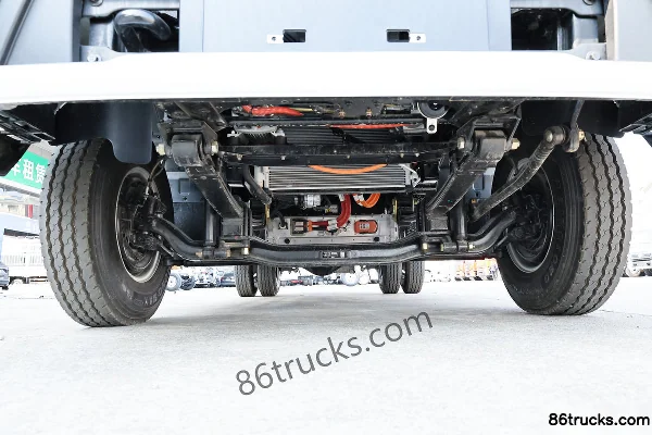 Dongfeng EV350 PRO 2024 Model 4.5T 4.2m Single Row Pure Electric Box Light Truck 100.464kWh 4X2(6 wheels) Chassis (1) | 86Trucks