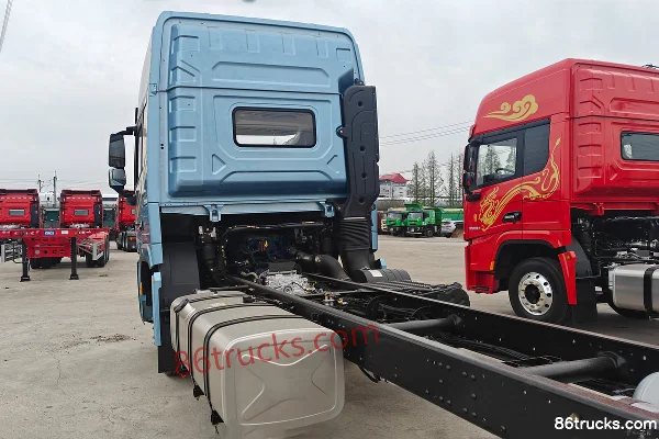 SHACMAN Delong G6000 Flagship 6.8L diesel 320 ch 4X2(6 roues) boîte automatique AMT 9,5 m camion porteur à rideaux coulissants Châssis (1)