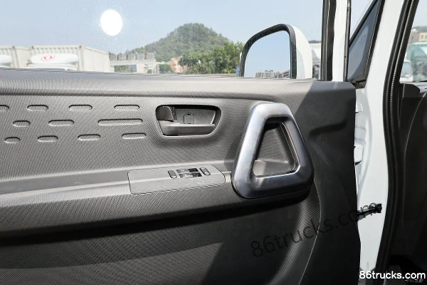 Dongfeng Ruilida V6E 2025 2 places fourgon électrique pur CATL 41.86kWh Cabine (3) | 86Trucks
