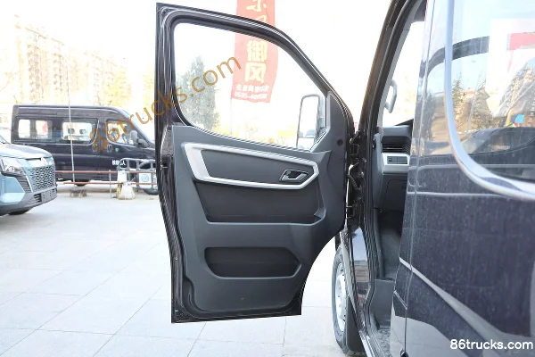 Dongfeng Yufeng V9+ 2023 136hp 2.0T Diesel 6-Seat Manual Front-Wheel Drive Short Wheelbase Low Roof Light Bus Cab (1) | 86Trucks