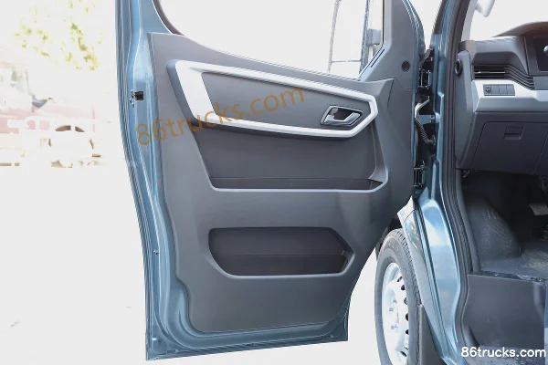 Dongfeng Yufeng V9+ 2023 143hp 2.3T Diesel 3-Seat Manual Rear-Wheel Drive Long Wheelbase High Roof Cargo Truck (Dual Rear Wheels) Cab (2)