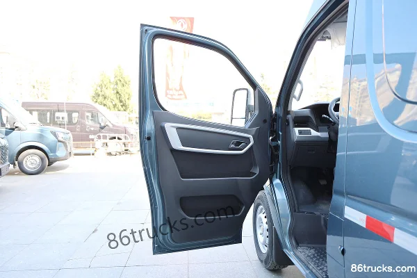 Dongfeng Yufeng V9+ 2023 143hp 2.3T Diesel 3-Seat Manual Rear-Wheel Drive Long Wheelbase High Roof Cargo Truck (Dual Rear Wheels) Cab (1)