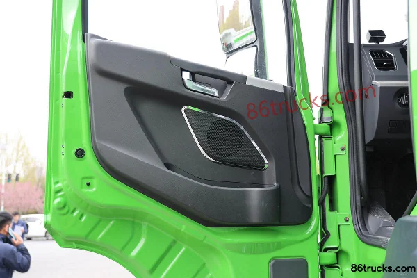 Yutong 31T 8X4(12 wheels) 8m Pure Electric Dump Truck CATL 400kWh Cab (2) | 86Trucks