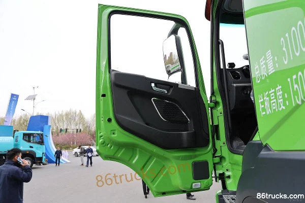 Yutong 31T 8X4(12 wheels) 8m Pure Electric Dump Truck CATL 400kWh Cab (1) | 86Trucks