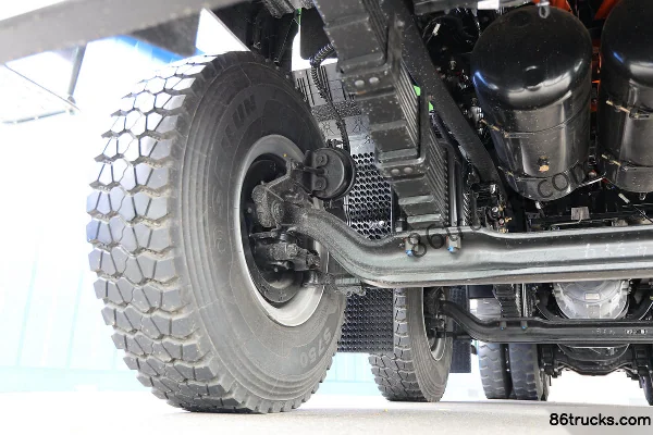 Yutong 31T 8X4(12 wheels) 8m Pure Electric Dump Truck CATL 400kWh Chassis (2) | 86Trucks
