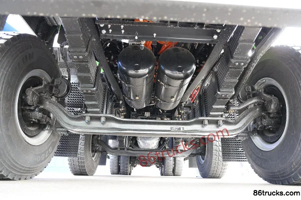 Yutong 31T 8X4(12 wheels) 8m Pure Electric Dump Truck CATL 400kWh Chassis (1) | 86Trucks