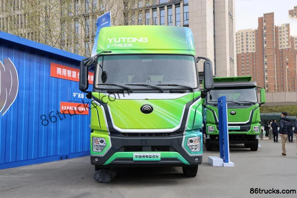 Yutong T-Series 6X4(10 wheels) Electric Tractor Truck CATL 800kWh Exterior (2) | 86Trucks