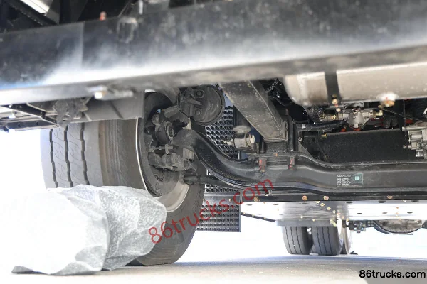 Yutong T-Series 6X4(10 wheels) Electric Tractor Truck CATL 800kWh Chassis (2) | 86Trucks
