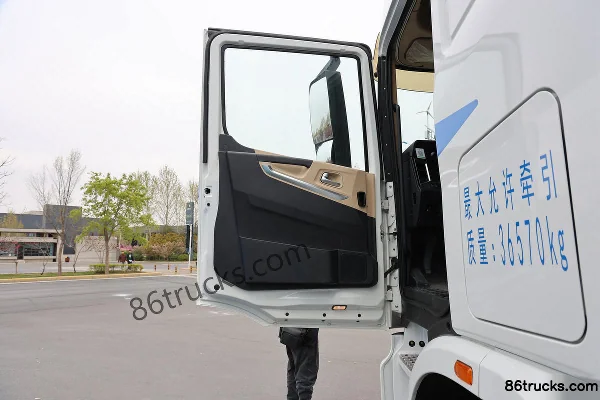 Yutong 6X4(10 wheels) Fuel Cell Tractor Truck Mengguli 120.53kWh Cab (1) | 86Trucks