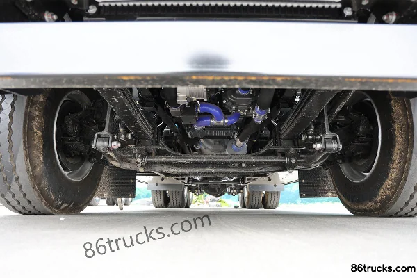Yutong 6X4(10 wheels) Fuel Cell Tractor Truck Mengguli 120.53kWh Chassis (1) | 86Trucks