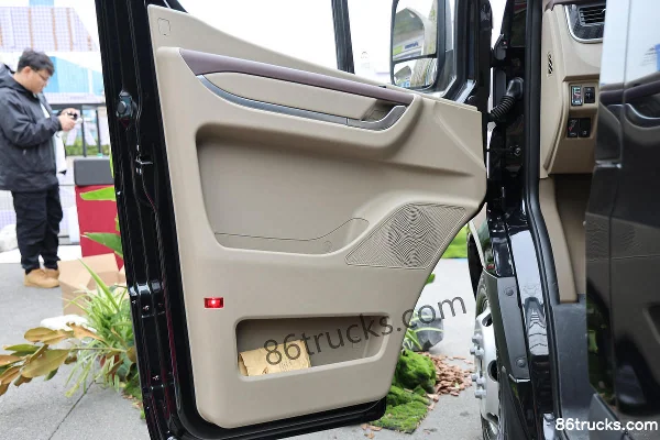 Yutong Tianjun V6 Luxury Edition 2.3T Diesel 163hp 7-Seat Automatic Long Wheelbase High Roof Light Bus Cab (2) | 86Trucks